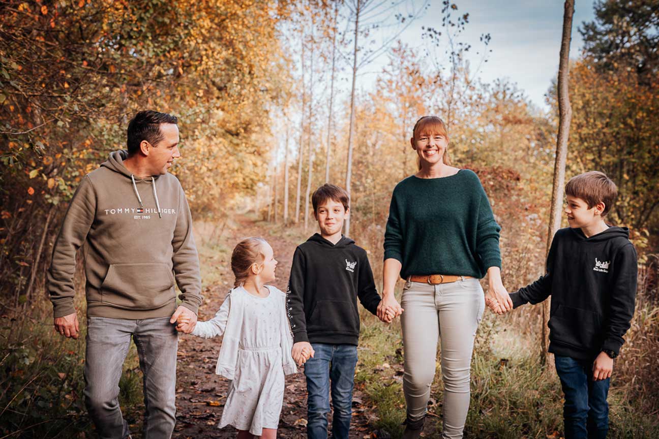 Herbstwald Fotoshooting Familie