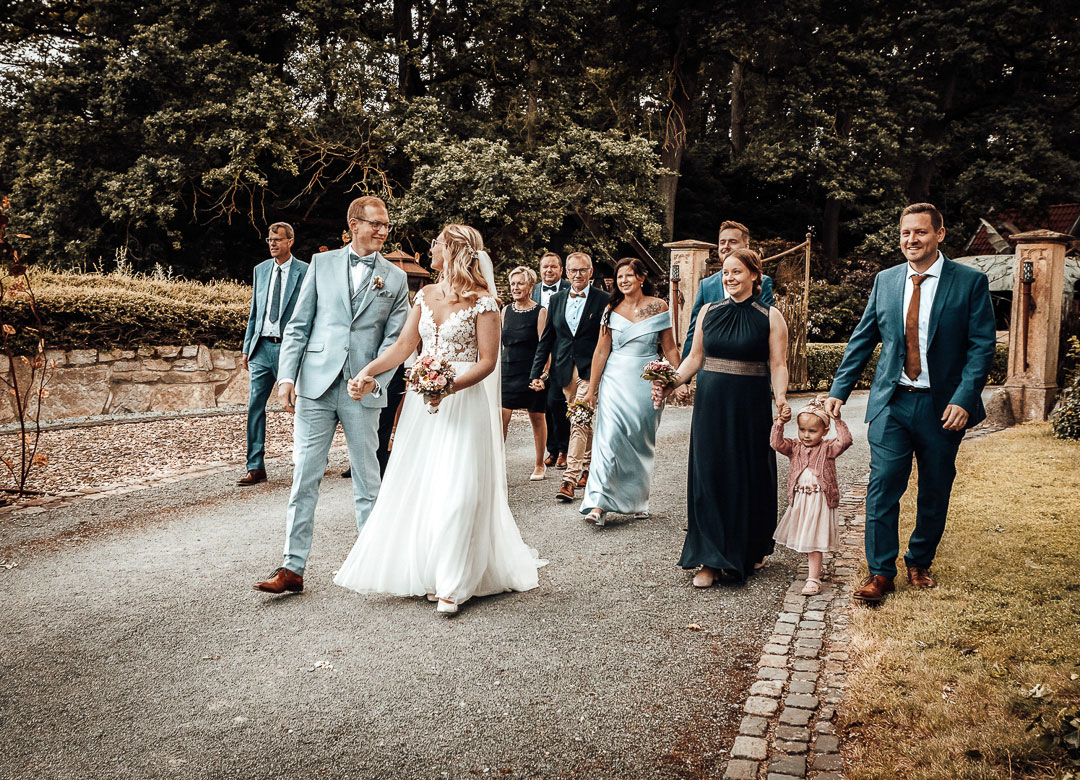 Brautppar und Familie Hochzeitsfotograf Bielefeld